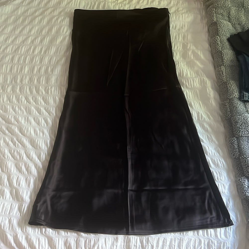 NWT H&M Black silk midi skirt 🖤